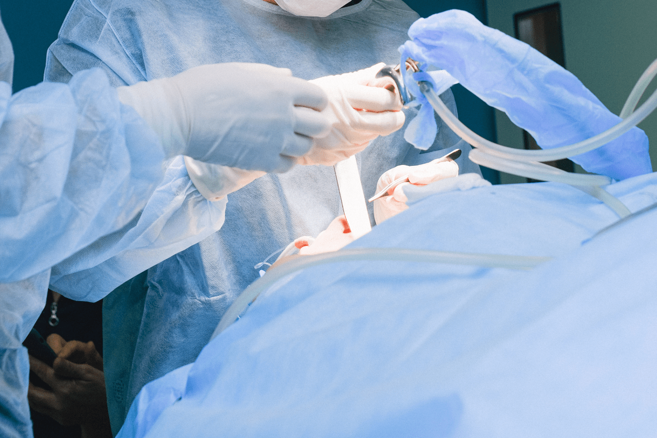 Điều trị viêm tuỷ bằng phương pháp gây mê được thực hiện khi trẻ có mắc một số bệnh lý toàn thân