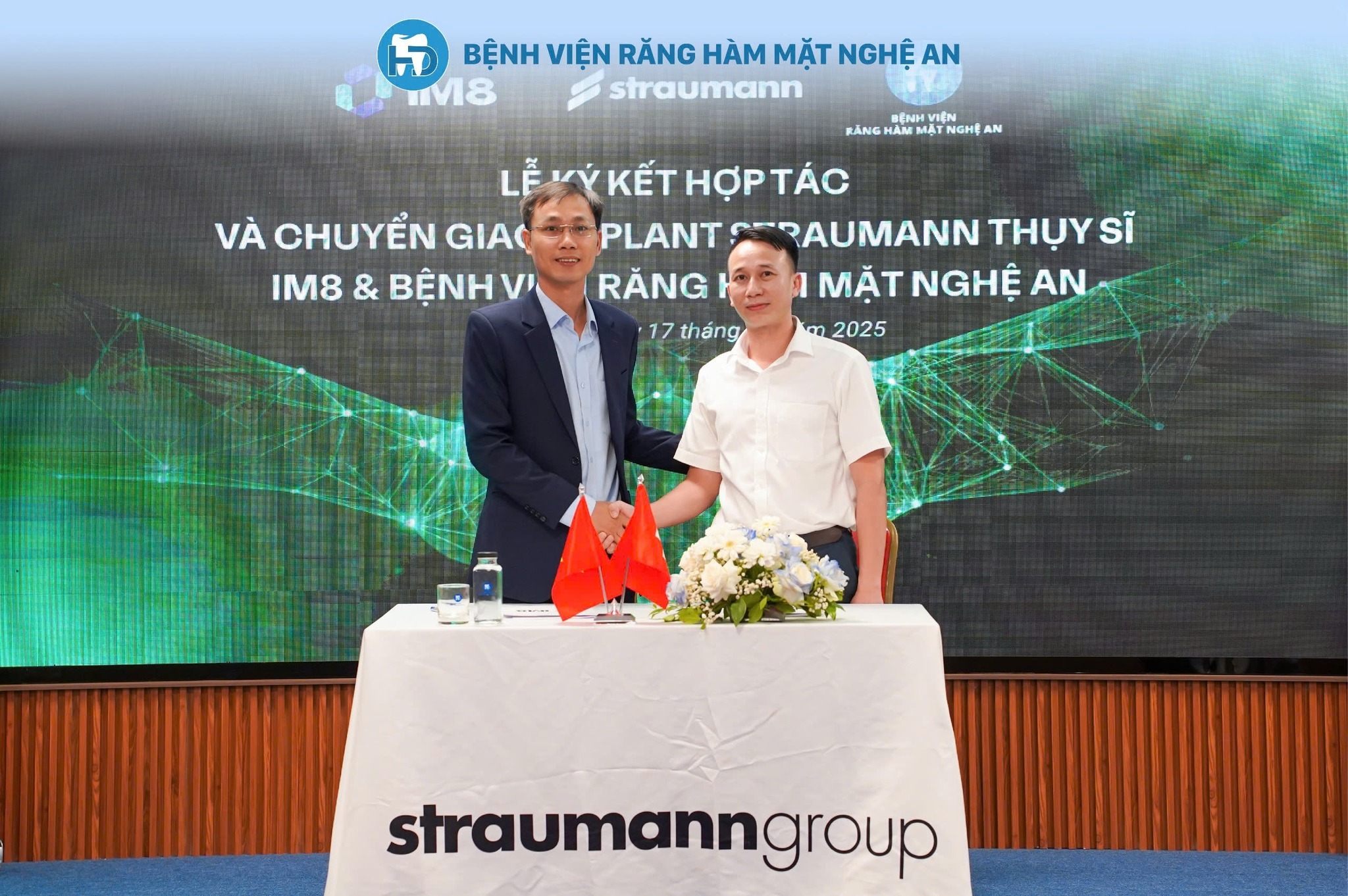 Lễ kí kết hợp tác chiến lược giữa Straumann & Bệnh viện Răng Hàm Mặt Nghệ An